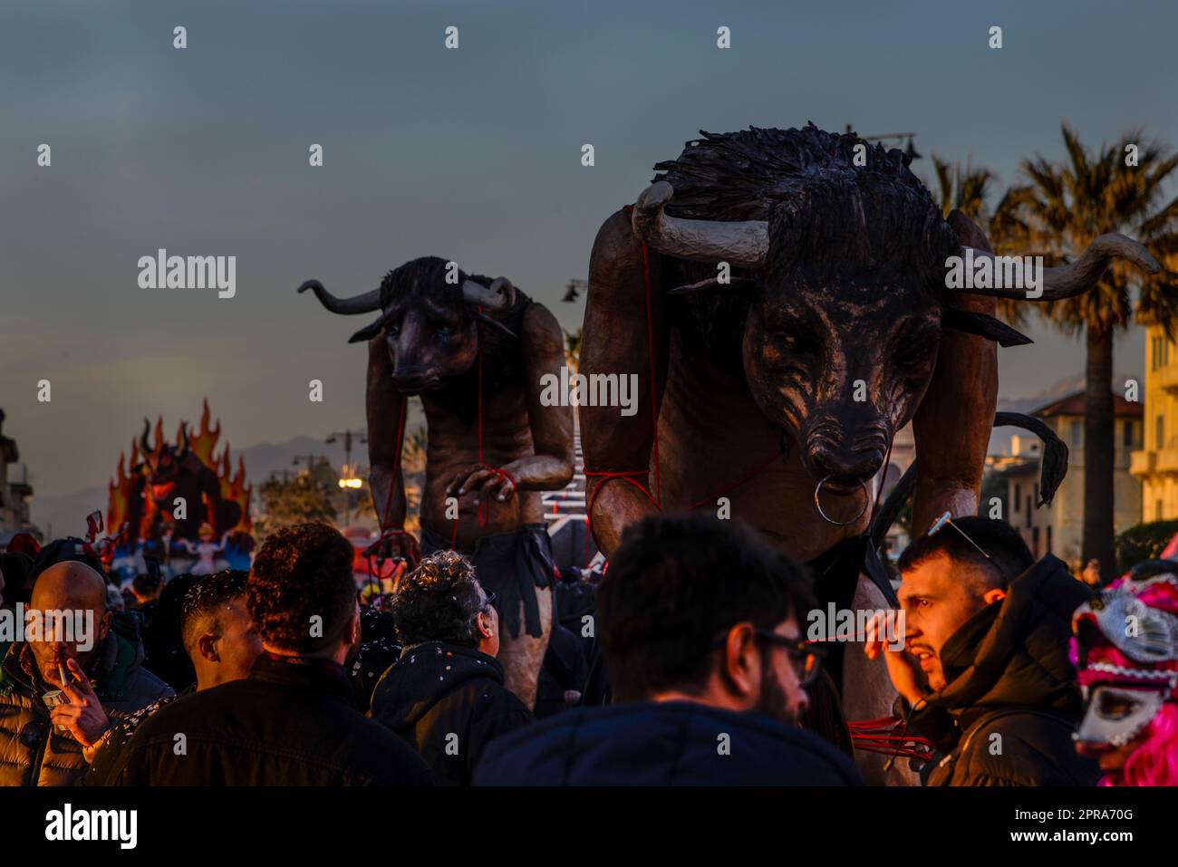 Ein Moment der Eröffnungszeremonie der Feierlichkeiten für die 150 Jahre des Karnevals von Viareggio am 4. Februar 2023 in Viareggio, Italien Stockfoto