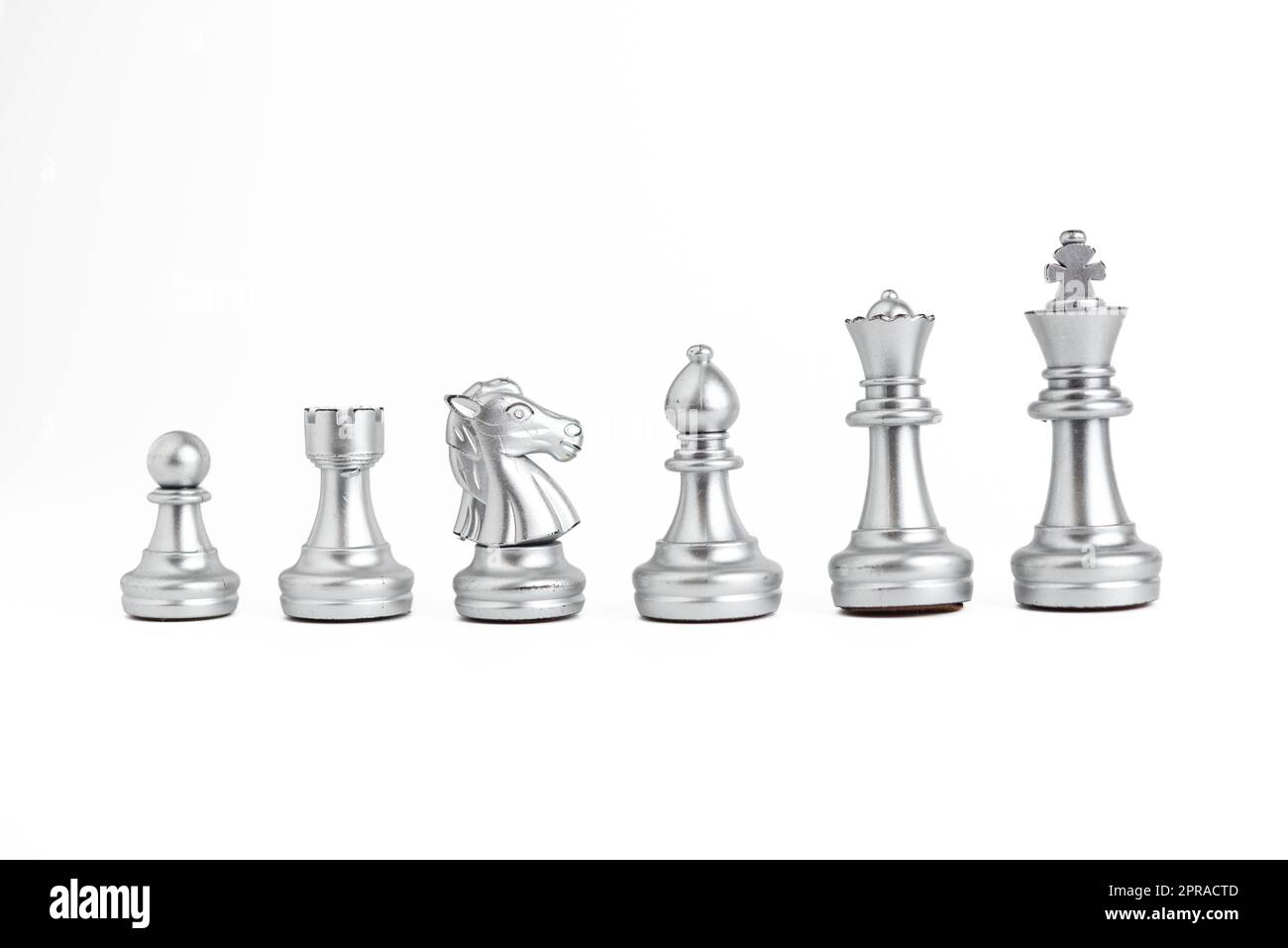 Schachspiel Silber isoliert auf weißem Hintergrund. Stockfoto
