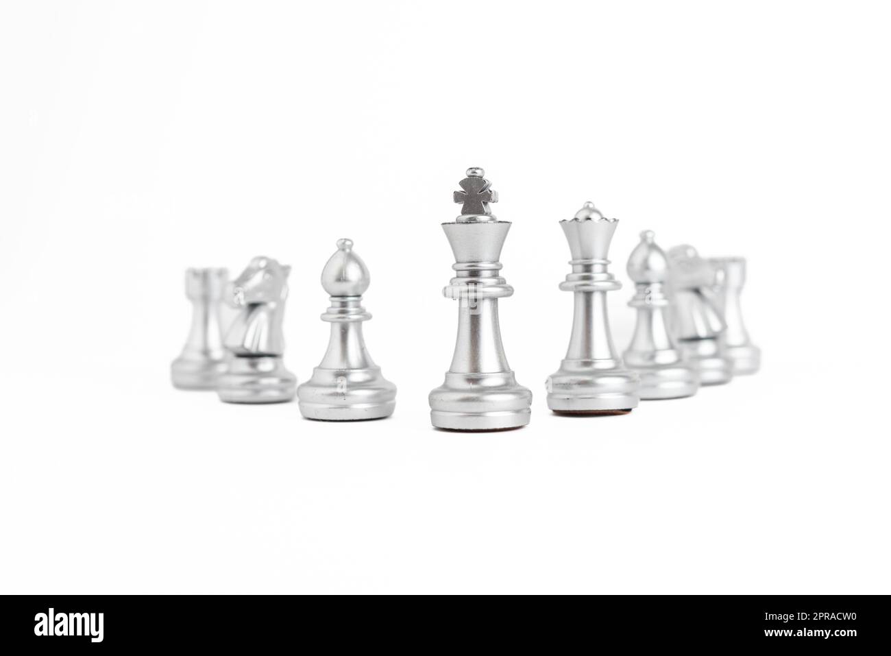 Schachspiel Silber isoliert auf weißem Hintergrund. Stockfoto