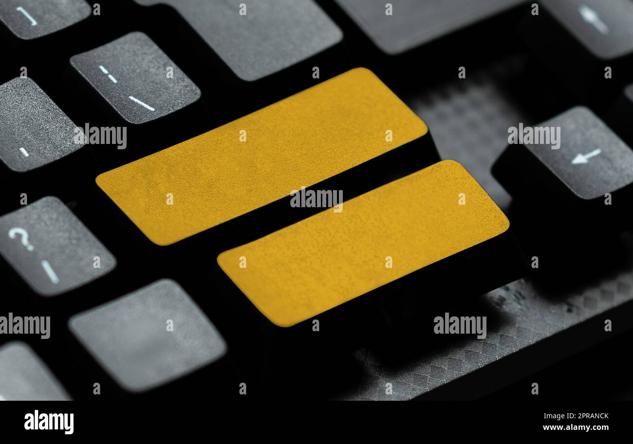 Computertastatur Und Symbol. Informationsmedium Für Die Kommunikation. Laptop-Tastatur Für Die Eingabe Neuer Ideen Und Die Planung Der Entwicklung. Technische Geräte, Die Auf Das Internet Zugreifen Stockfoto