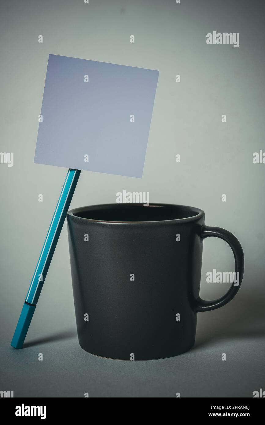 Multiple Assorted Collection Bürobedarf Foto Mit Stiften Notizblöcke Notizblock Lineal Hefter Scheren Clipper Büroklammern Clipboard Über Dem Tisch Platzierte Klemmbretter Stockfoto