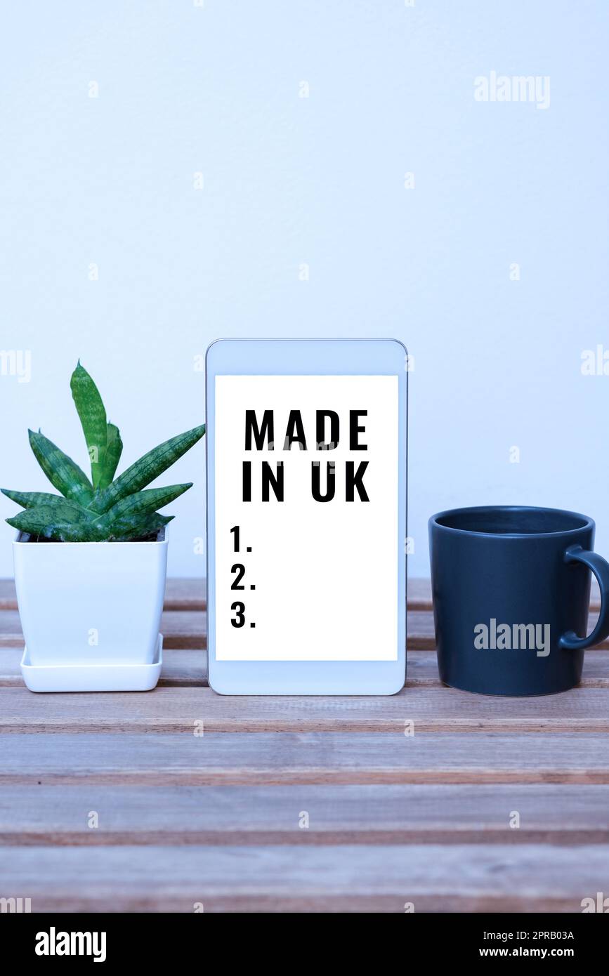 Schild mit „Made in UK“Kennzeichnung. Unternehmen präsentieren etwas