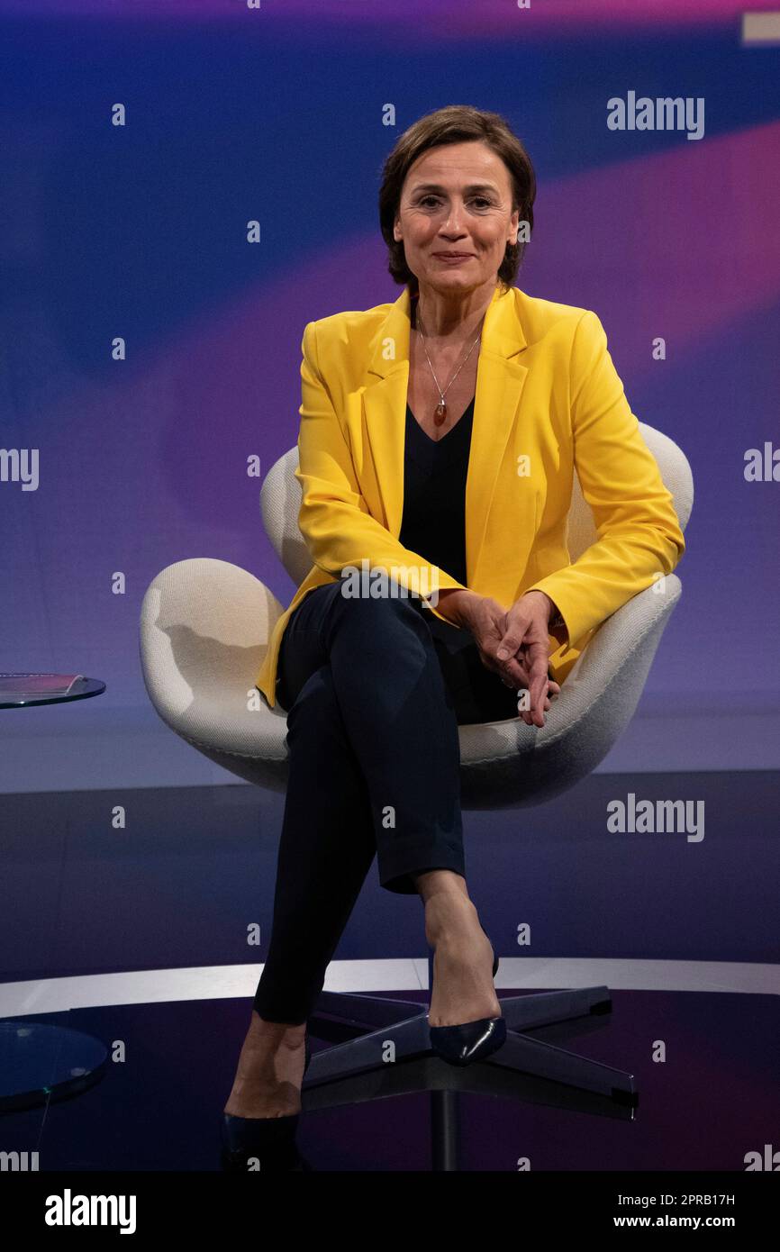 Köln, Deutschland. 26. April 2023. Sandra MAISCHBERGER, Moderatorin, Porträt, Porträt, Einzelbild zugeschnitten, Single Motif, „Maischberger“, Talkshow, WDR/ARD, April 26., 2023. Kredit: dpa/Alamy Live News Stockfoto
