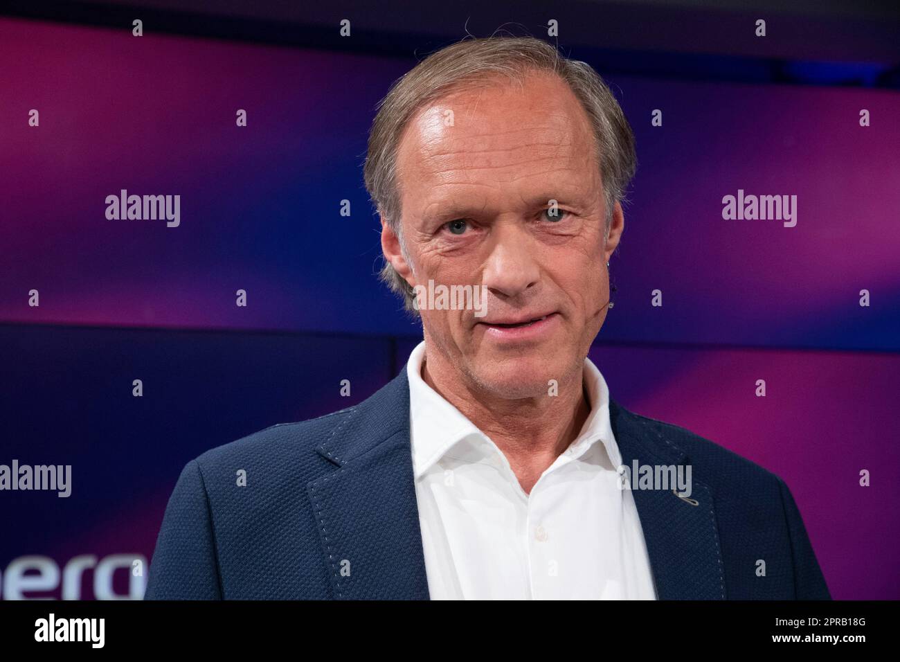 Köln, Deutschland. 26. April 2023. Gerhard DELLING, Sportmoderator, Fernsehmoderator, Portrait, Portrait, Zugeschnittenes Einzelbild, Einzelmotiv, „Maischberger“, Talkshow, WDR/ARD, 26. April 2023. Kredit: dpa/Alamy Live News Stockfoto