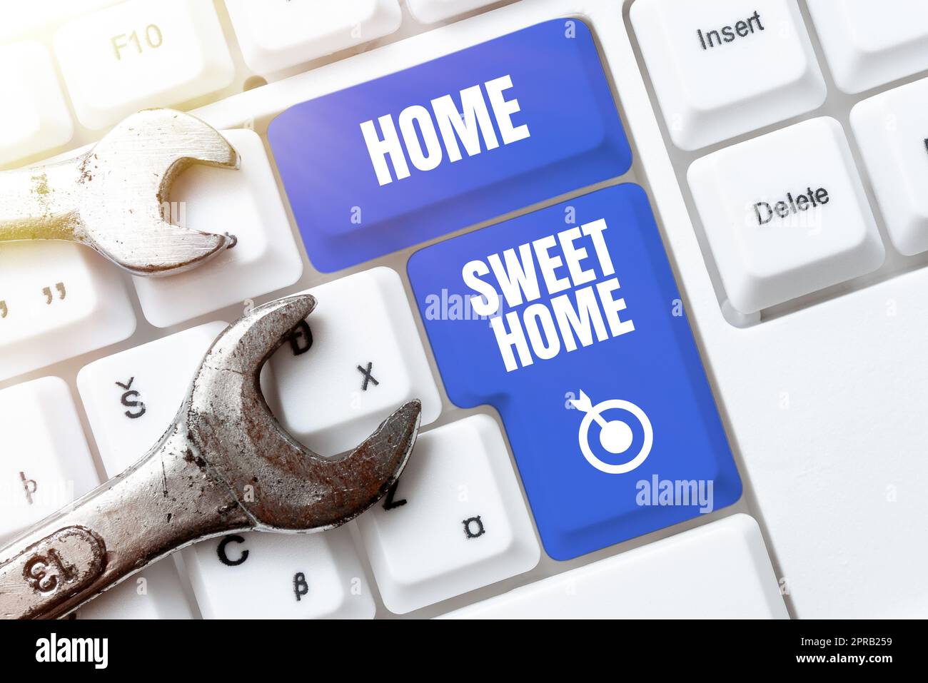 Schild zeigt Home Sweet Home an. Konzeptionelles Foto im Haus endlich wohlfühlen entspannt Familienzeit -48966 Stockfoto