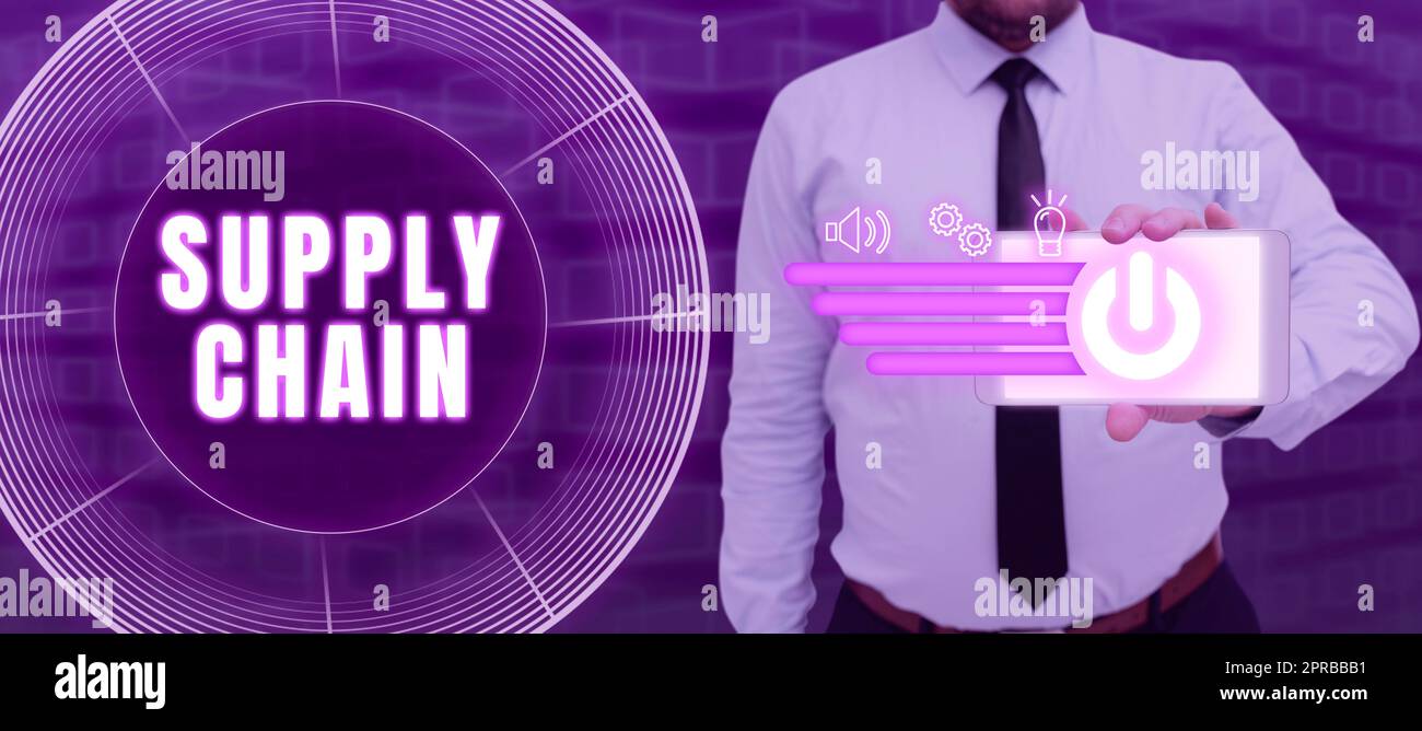 Schreiben mit Anzeige von Text Supply Chain. Unternehmensüberblick System der Organisation und Prozesse vom Lieferanten bis zum Verbraucher Mann mit Smartphone präsentiert Digital S und moderne Technologie. Stockfoto