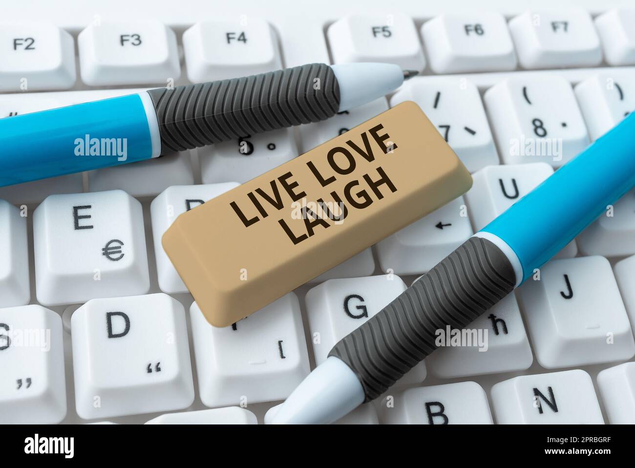 Konzeptionelle Bildunterschrift Live Love Laugh. Wort für positiv inspiriert sein Genießen Sie Ihre Tage Lachen guter Humor -48579 Stockfoto