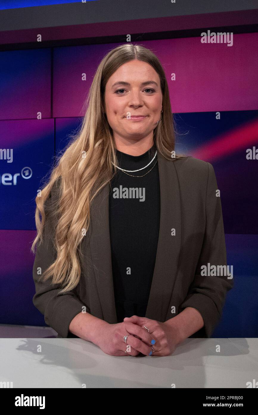 Köln, Deutschland. 26. April 2023. Rahel KLEIN, Journalist, Porträt, Porträt, Einzelbild zugeschnitten, Single Motif, „Maischberger“, Talkshow, WDR/ARD, April 26., 2023. Kredit: dpa/Alamy Live News Stockfoto