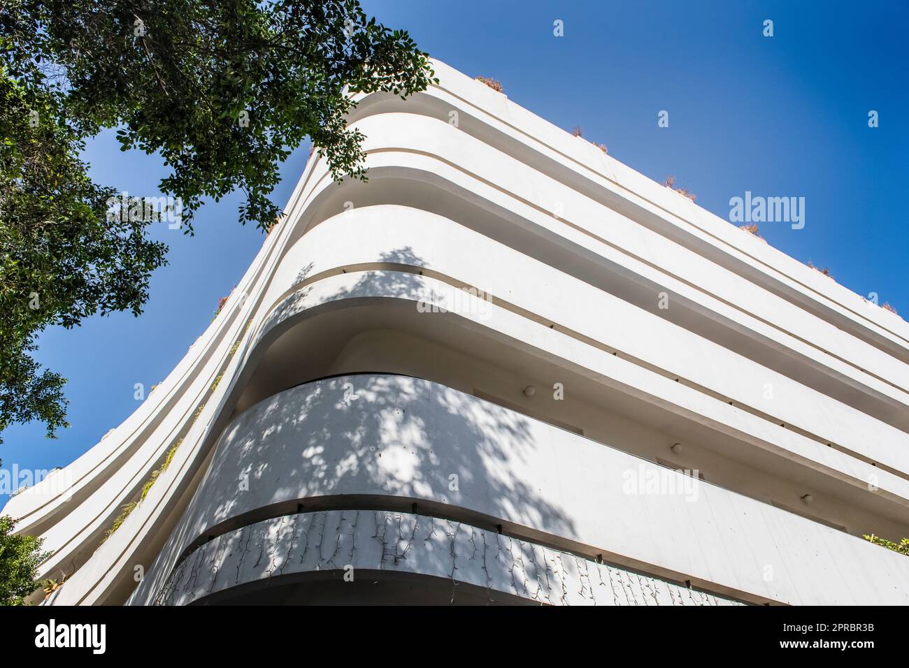 Bauhausgebäude in der Innenstadt von Tel Aviv, der Weißen Stadt. Jüdische Architekten verließen Deutschland in den 1930er Jahren, nach dem Aufstieg der Nazis Stockfoto