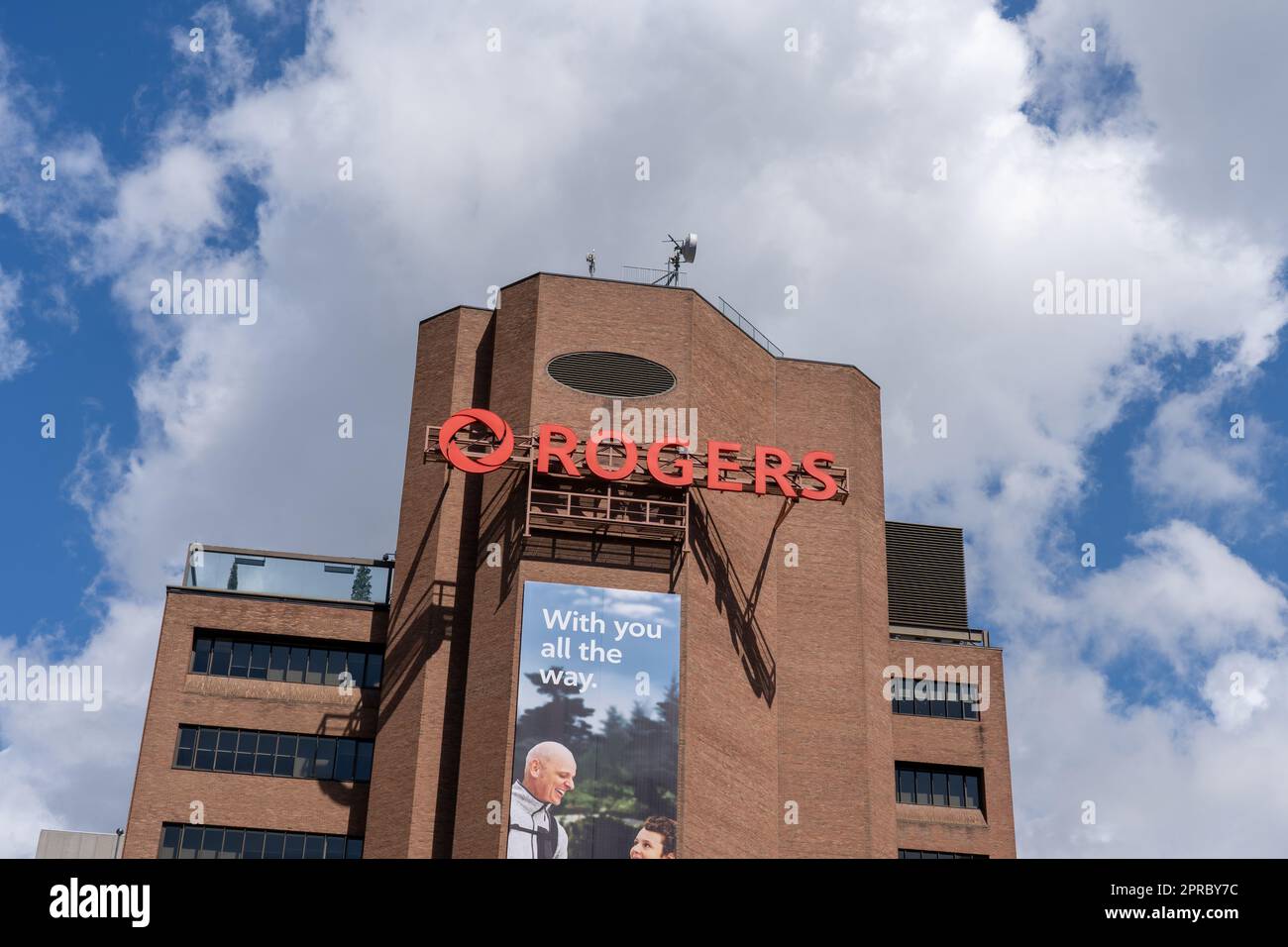 Toronto, Ontario, Kanada - 26. April 2023: Rogers Bürogebäude in Toronto. Stockfoto