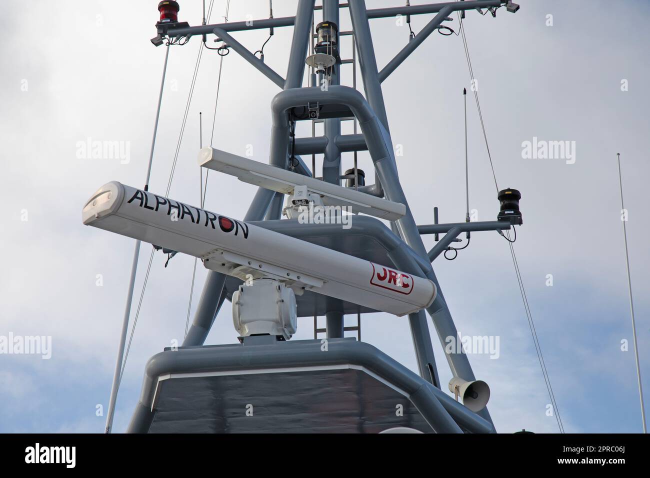 Alphatron JLC Radar auf einem Fischerpatrouillenboot. Stockfoto