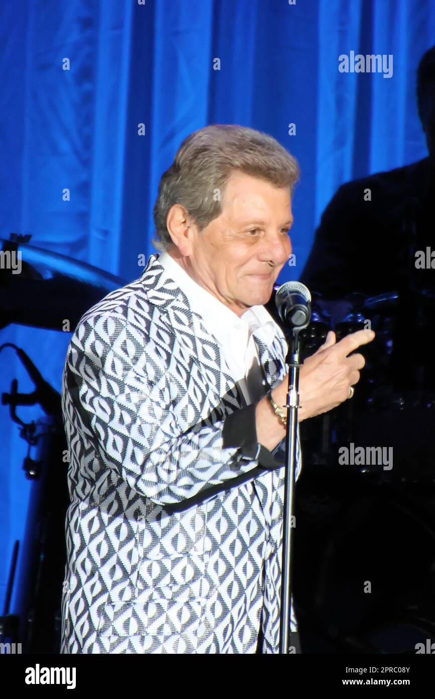 22. April 2023, Atlantic City, New Jersey, USA: Frankie Avalon tritt am 22. April 2023 in Atlantic City, New Jersey, in einem Konzert im Golden Nugget auf. (Kreditbild: © Donald Kravitz/ZUMA Press Wire) NUR REDAKTIONELLE VERWENDUNG! Nicht für den kommerziellen GEBRAUCH! Stockfoto