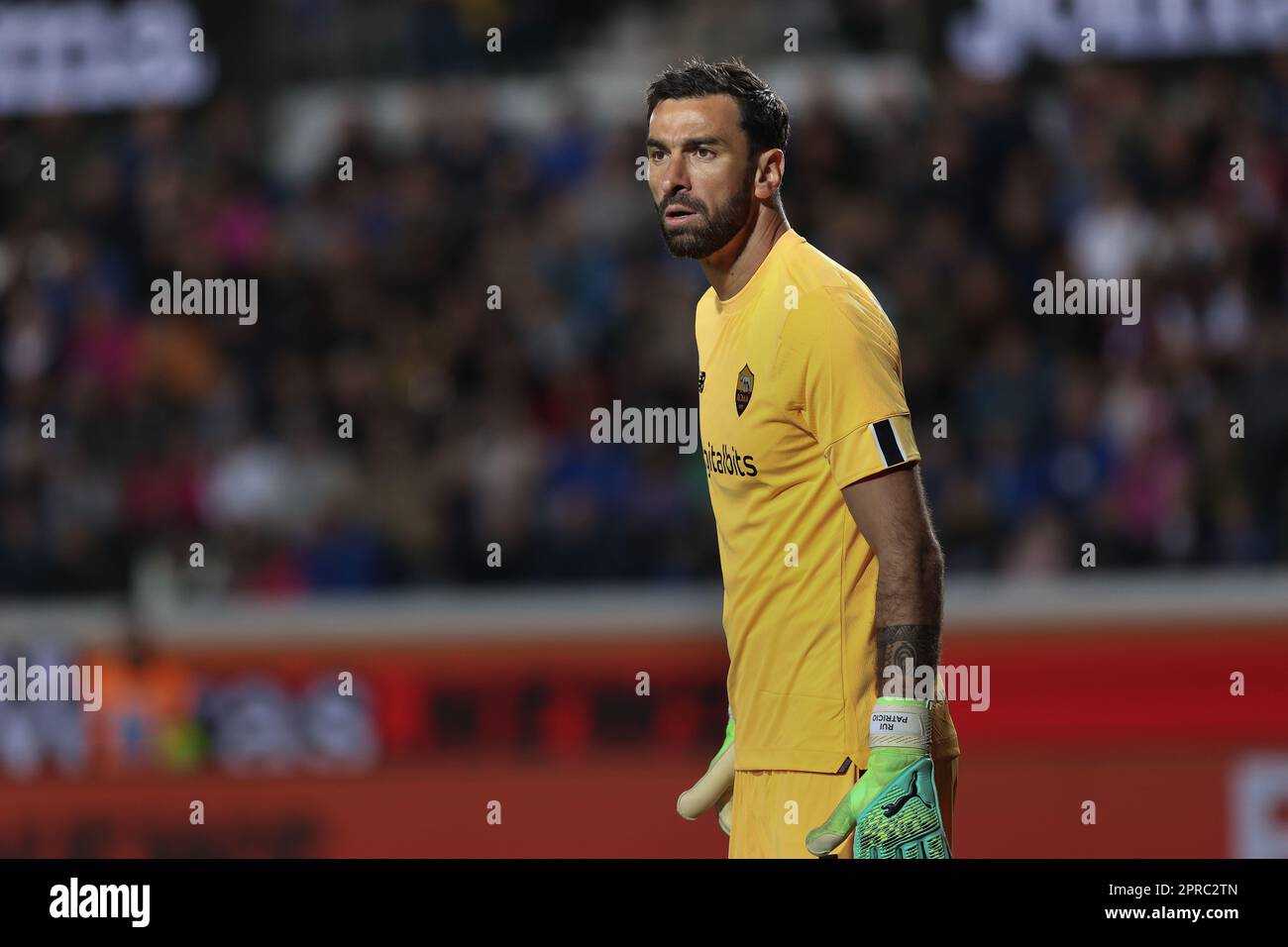 Bergamo, Italien. 24. April 2023. Italien, Bergamo, april 24 2023: Rui Patricio (Roma Torwart) wartet während des Fußballspiels ATALANTA BC vs AS ROMA, Serie A Tim 2022-2023 day31 Gewiss Stadion in der ersten Halbzeit auf einen Einwurf (Kreditbild: © Fabrizio Andrea Bertani/Pacific Press via ZUMA Press Wire) REDAKTIONELLE VERWENDUNG! Nicht für den kommerziellen GEBRAUCH! Stockfoto