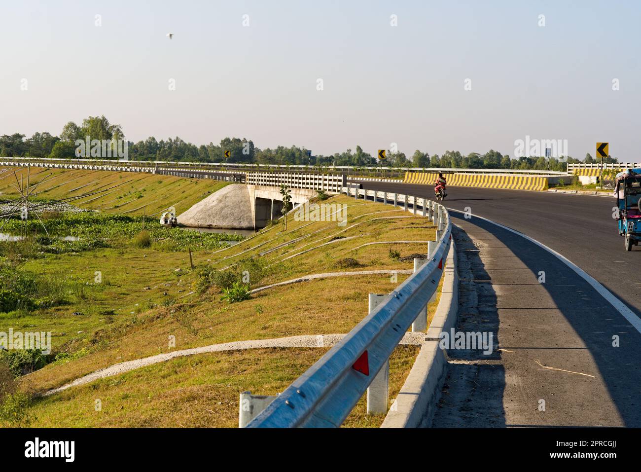 Kurve entlang der Nationalstraße in Indien Stockfoto