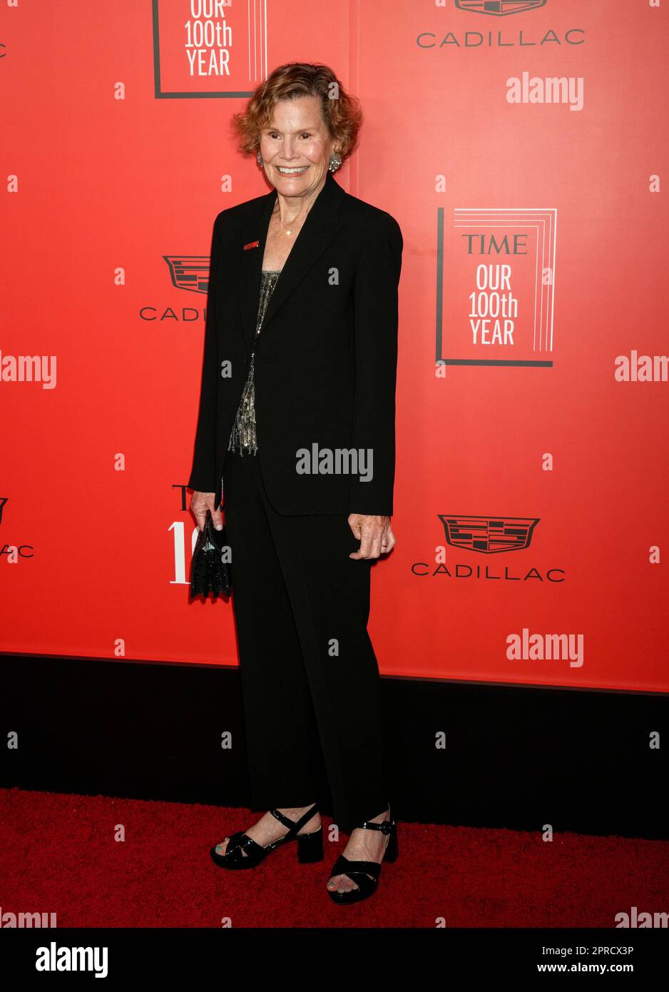 New York, USA. 26. April 2023. Judy Blume auf dem roten Teppich während der Time 100 Gala, die die 100 einflussreichsten Menschen der Welt feiert, fand in der Frederick P. Rose Hall statt, Heimat des Jazz im Lincoln Center in New York, USA. Kredit: Jennifer Graylock/Alamy Live News Stockfoto