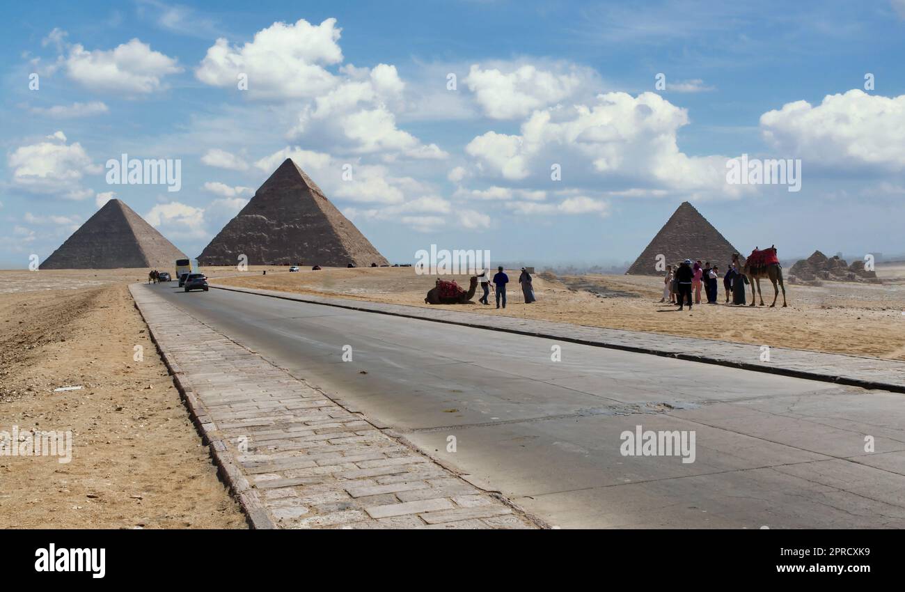 Landschaft der wichtigsten Pyramiden auf dem Gizeh-Plateau. Pyramiden von Cheops, Chephren und Mykerinos. Ägypten Stockfoto