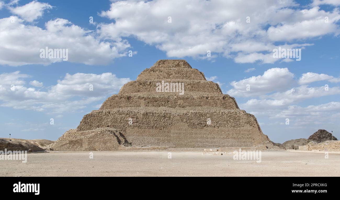 Die Pyramide von Sakkara in Kairo. Die erste Pyramide Ägyptens Stockfoto