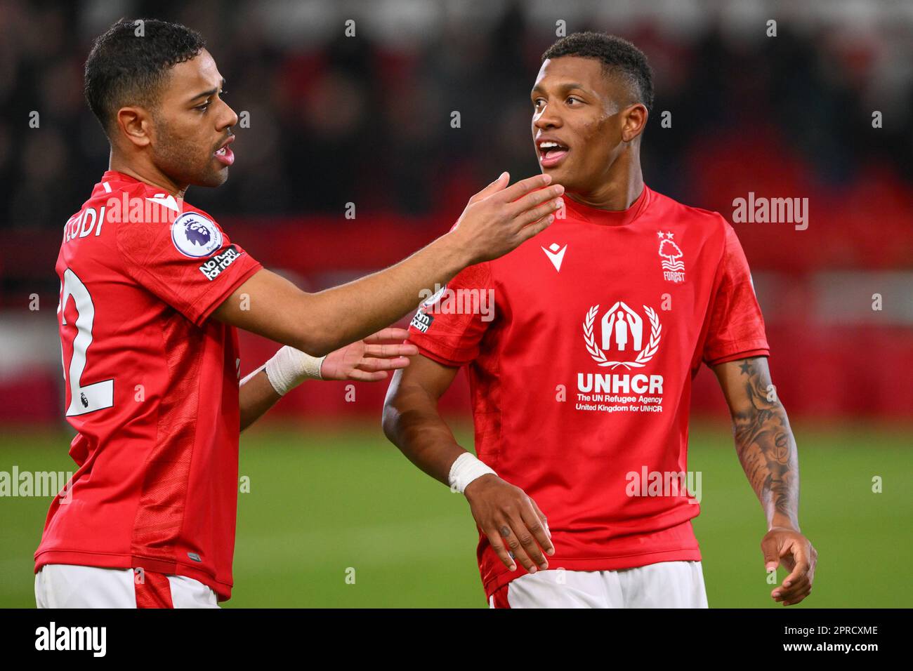 Renan Lodi vom Nottingham Forest und Danilo vom Nottingham Forest feiern den Sieg beim Premier League-Spiel zwischen Nottingham Forest und Brighton und Hove Albion am City Ground, Nottingham, am Mittwoch, den 26. April 2023. (Foto: Jon Hobley | MI News) Guthaben: MI News & Sport /Alamy Live News Stockfoto