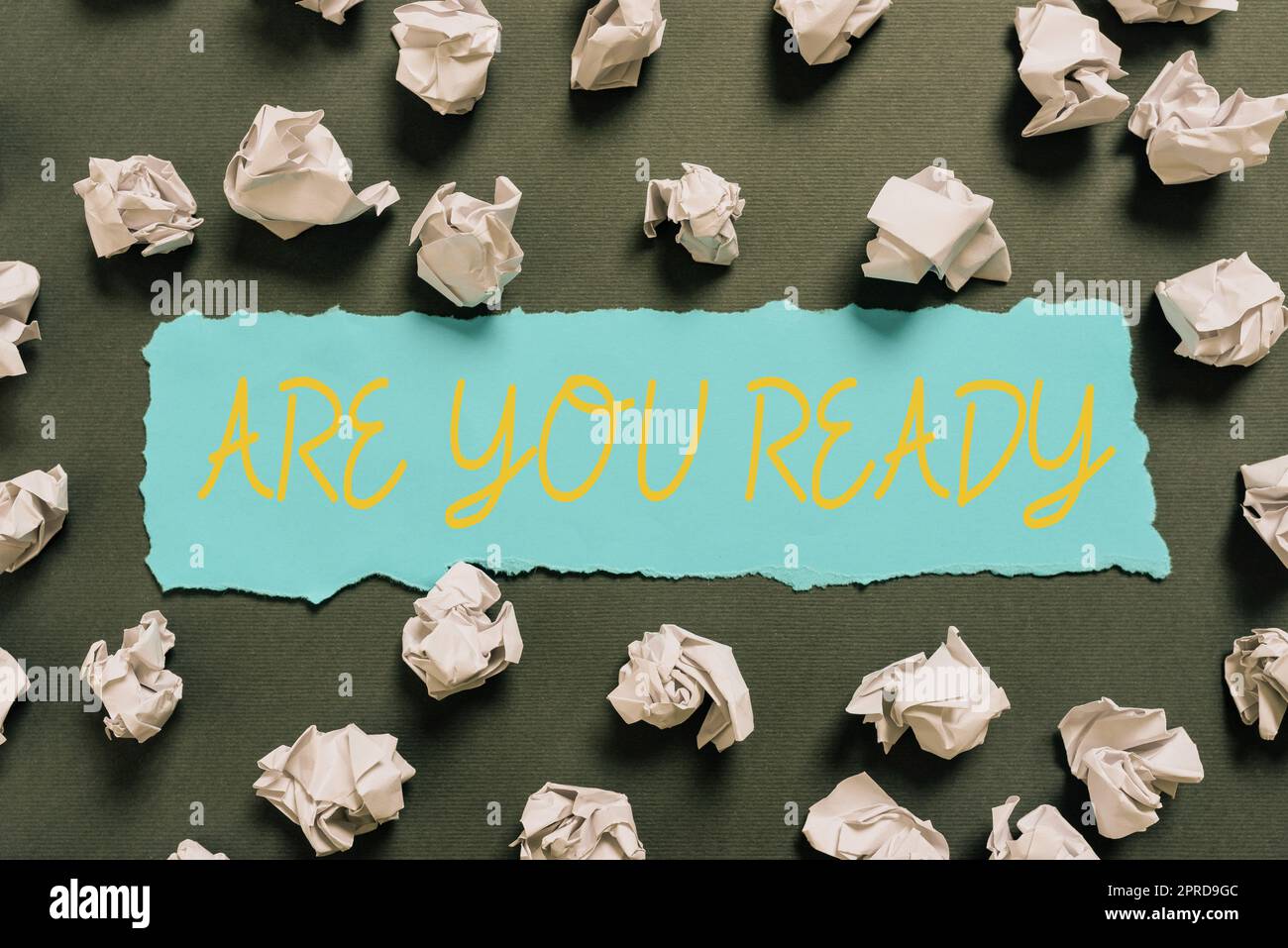 Schreiben Text anzeigen sind Sie bereit? Internet Concept Alertness Preparedness Dringlichkeit Game Start Eile Wide Awake zerknitterte Notizen überall geschrieben wichtige Informationen auf Papier. Stockfoto