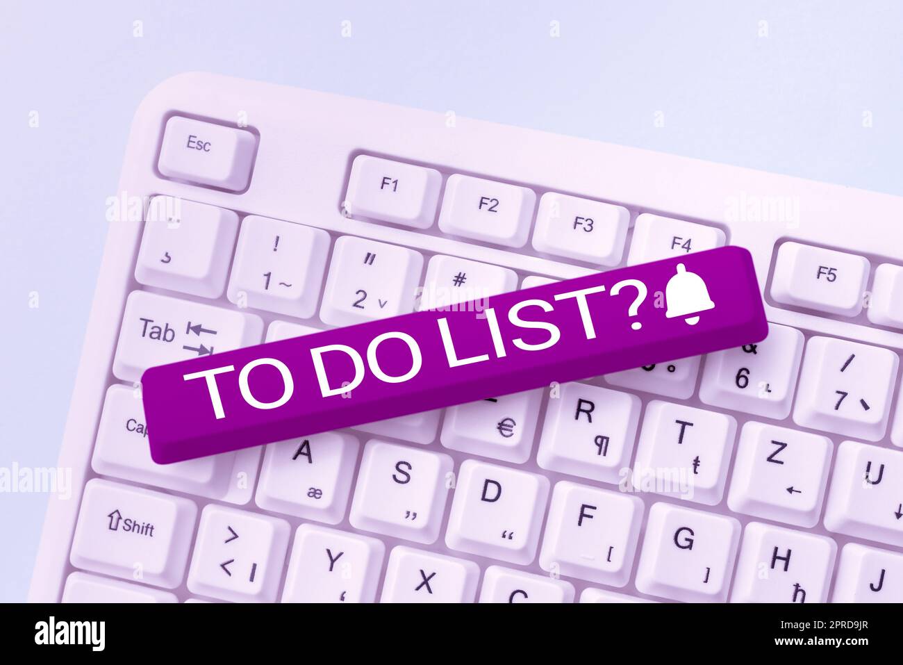 Schreiben der Textfrage in der Aufgabenliste. Geschäftskonzept die zu erledigende Aufgabenreihe ist in der Prioritätsreihenfolge -48904 angeordnet Stockfoto