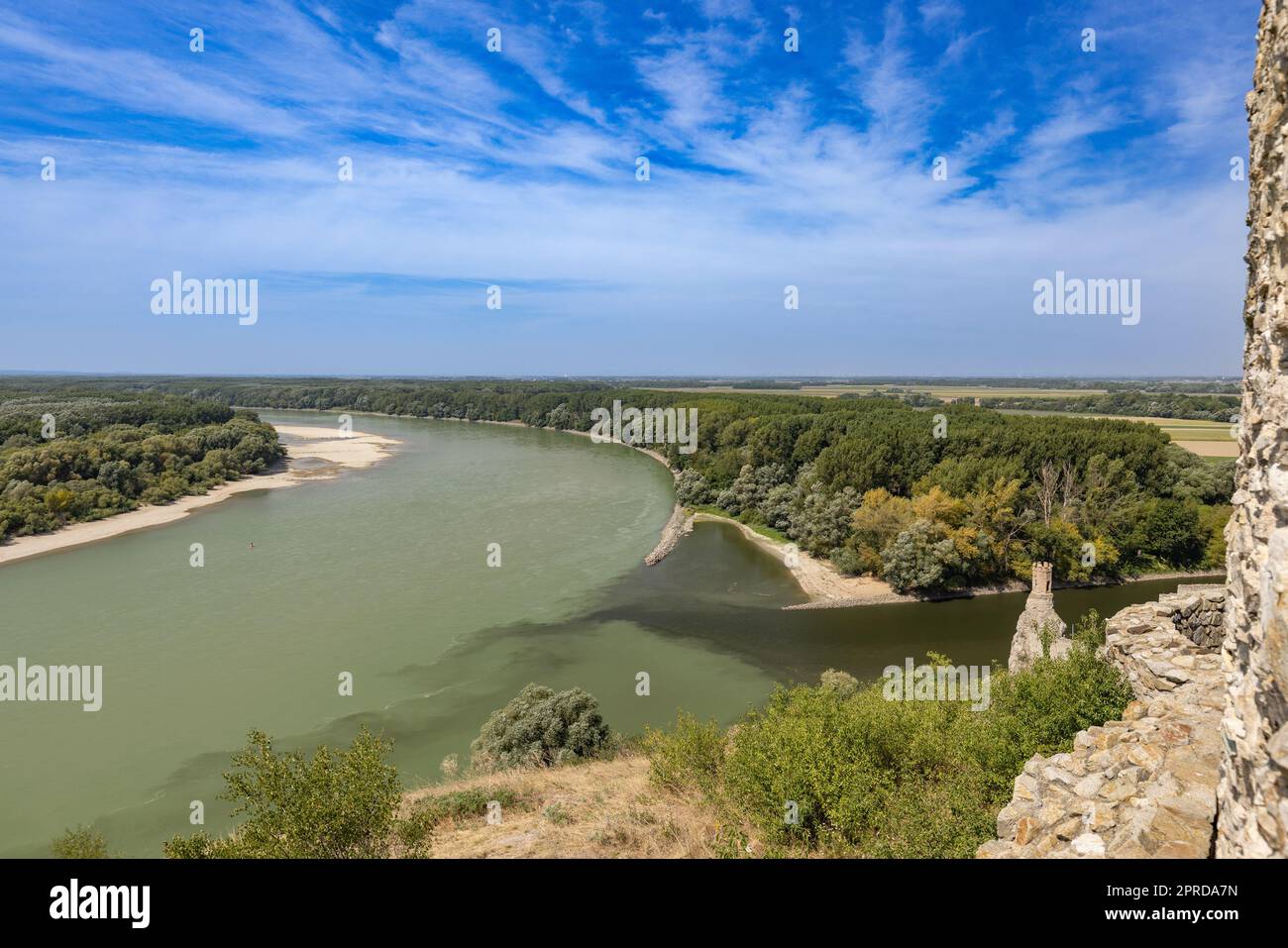 Zusammenfluss von Donau und Morava Stockfoto