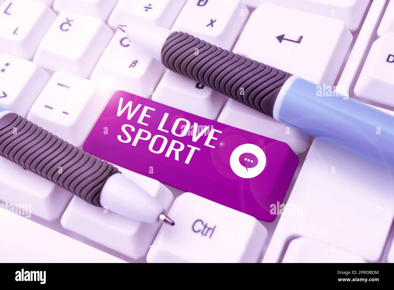 Schild mit „We Love Sport“. Internetkonzept, um sportliche sportliche Aktivitäten zu mögen -48886 Stockfoto