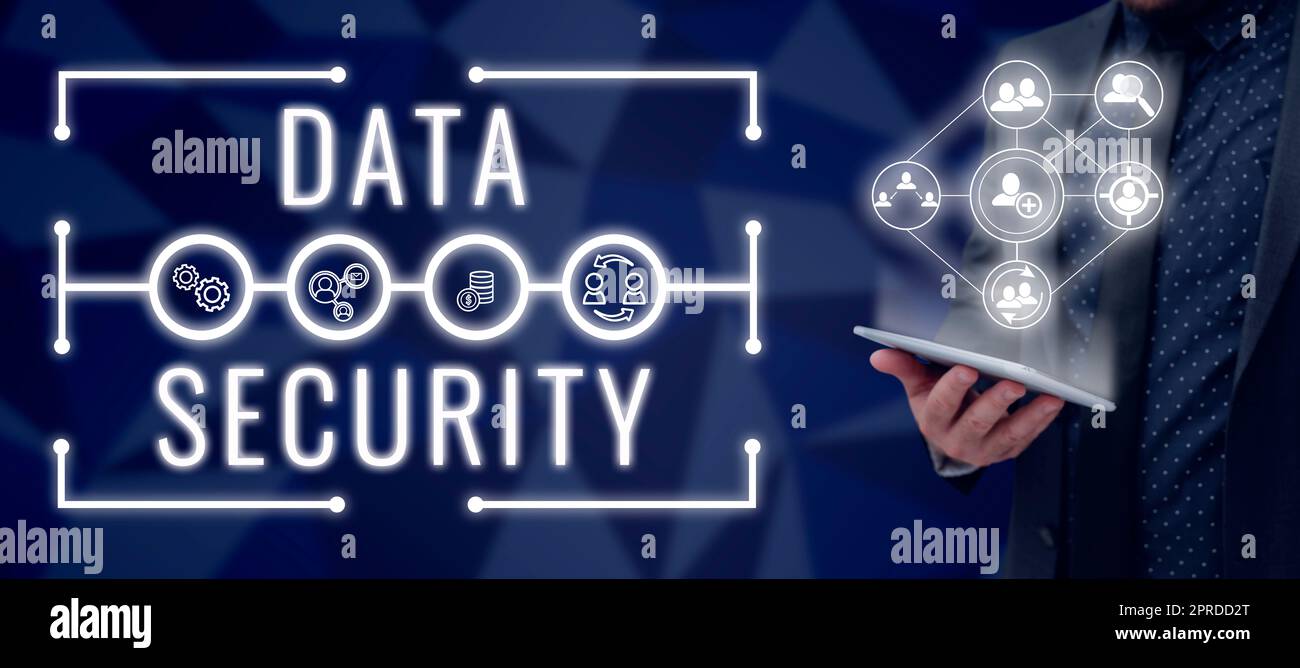 Konzeptionelle Anzeige Datensicherheit. Business Idea Vertraulichkeit Festplattenverschlüsselung Sicherungen Passwortabschirmung Mann mit Tablet Präsentation von Digital Human and Customer Relations. Stockfoto