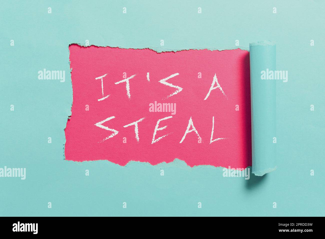 Inspiration mit dem Schild „IT S“ ist ein Schnäppchen. Geschäftsidee vertrauliche Informationen erhalten Cyberverletzung Hacken wichtige Informationen, die unter einem zerrissenen Blatt Papier vermerkt sind. Stockfoto