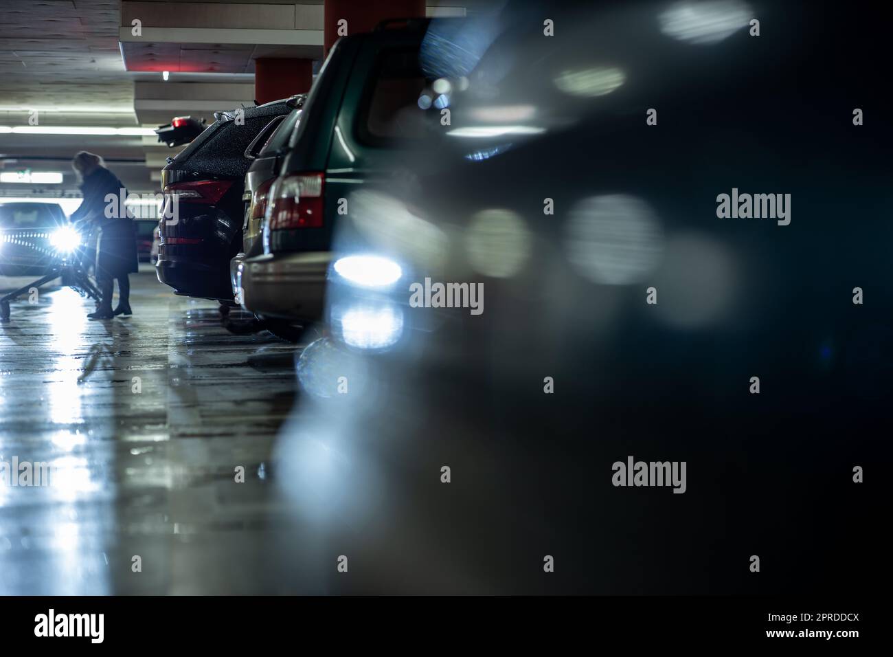 U-Parkplatz/Garage (flacher DOF Farbe getonte Bild) Stockfoto