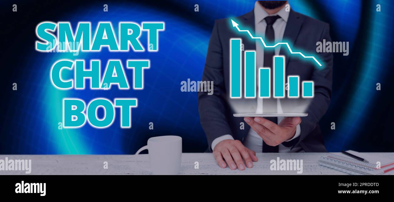 Schild mit Anzeige von Smart Chat bot. Konzeptfoto künstliche Intelligenz Chatten mit Maschinen Roboter Geschäftsmann mit Tablet mit wichtigen Informationen und Schildern an der Seite. Stockfoto