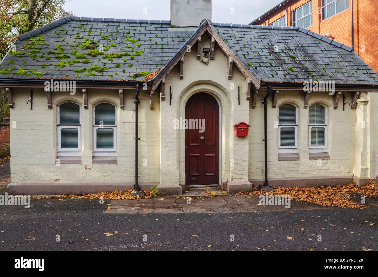 Belfast County Down Northern Ireland, November 13 2022 - Botanic Avenue Botanic Ave Eingangshaus, das als Parkhüterhaus genutzt wurde Stockfoto