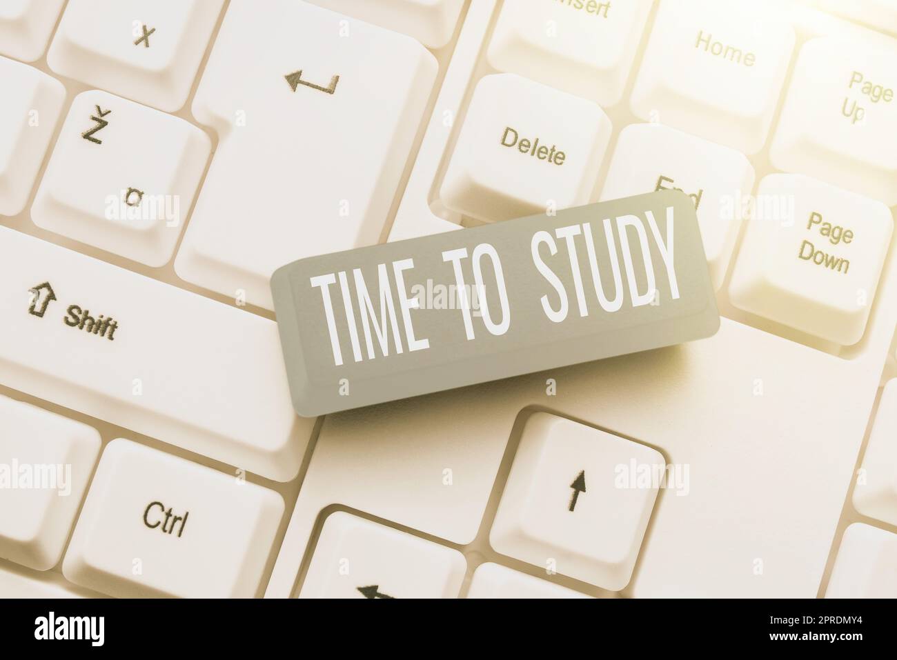 Schreiben mit Anzeige des Textes Zeit bis zum Studium. Business Concept Exams müssen sich in Studien konzentrieren und lernen die Lektion Stockfoto