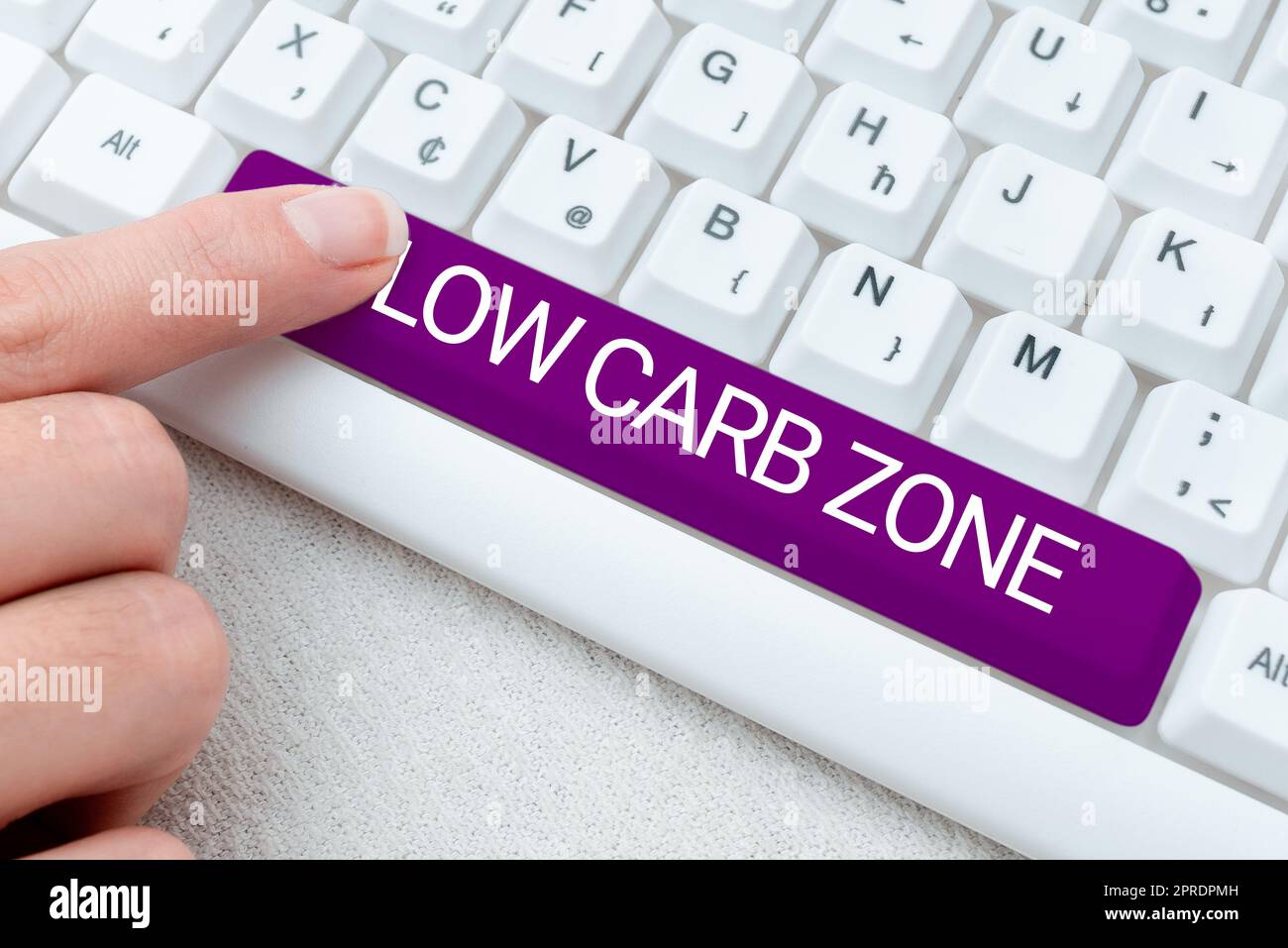 Text mit Inspiration Low Carb Zone. Internet-Konzept gesunde Ernährung zum Abnehmen Essen mehr Proteine zuckerfrei -48918 Stockfoto