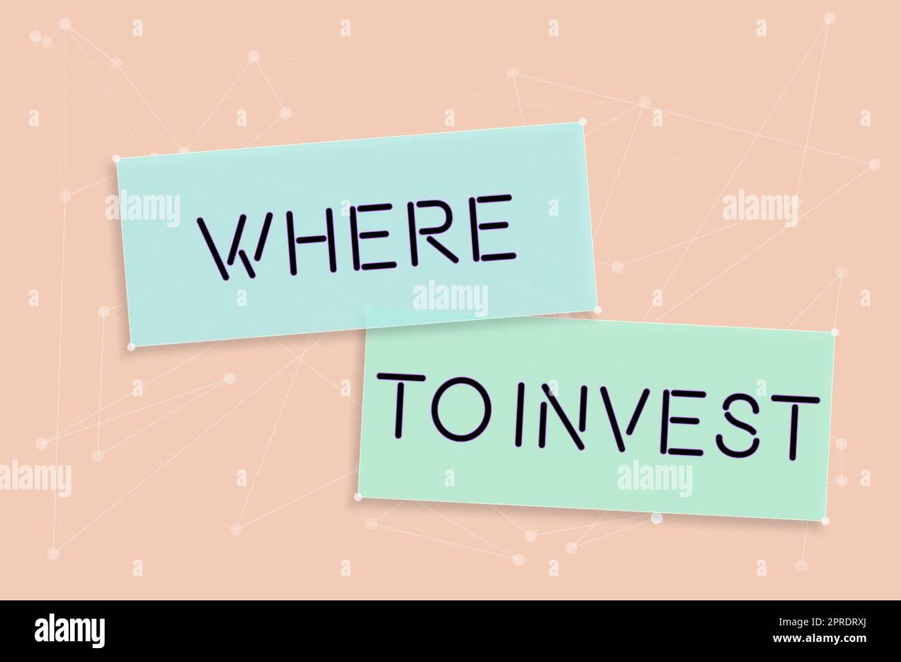 Konzeptionelle Bildunterschrift „wo investieren?“ Konzeptionelles Foto, das nach guten Geschäftsmöglichkeiten sucht, um Einnahmen zu erzielen Stockfoto