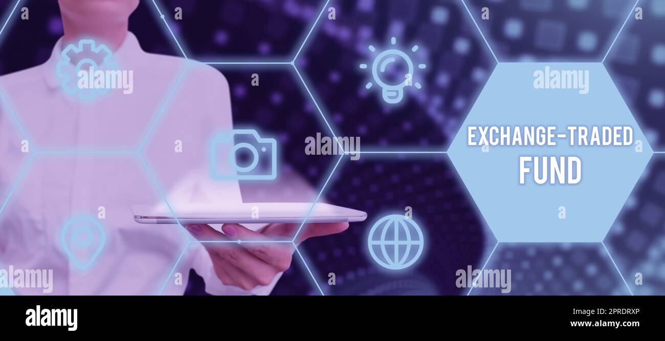 Konzeptioneller Titel Exchange Traded Fund. Internet Concept marktfähige Sicherheit, die Kollegen im Aktienindex verfolgt, die wichtige Informationen auf dem Computerbildschirm einfügen. Stockfoto