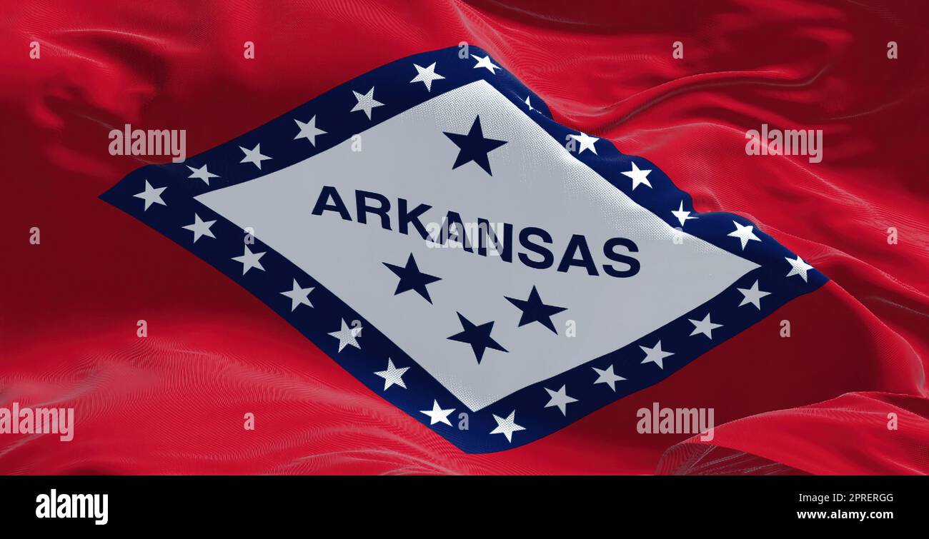 Nahaufnahme der im Wind winkenden US-Staatsflagge von Arkansas. Arkansas ist ein Binnenstaat im Süden der Vereinigten Staaten von Amerika. Texturierter Rückengr Stockfoto