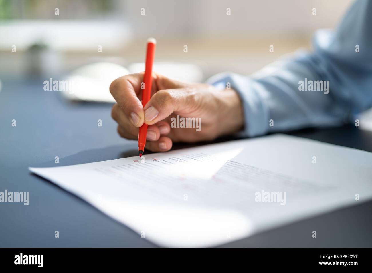 Bearbeitung Und Rechtschreibkorrektur Von Buchskript Oder Textgrammatik Stockfoto