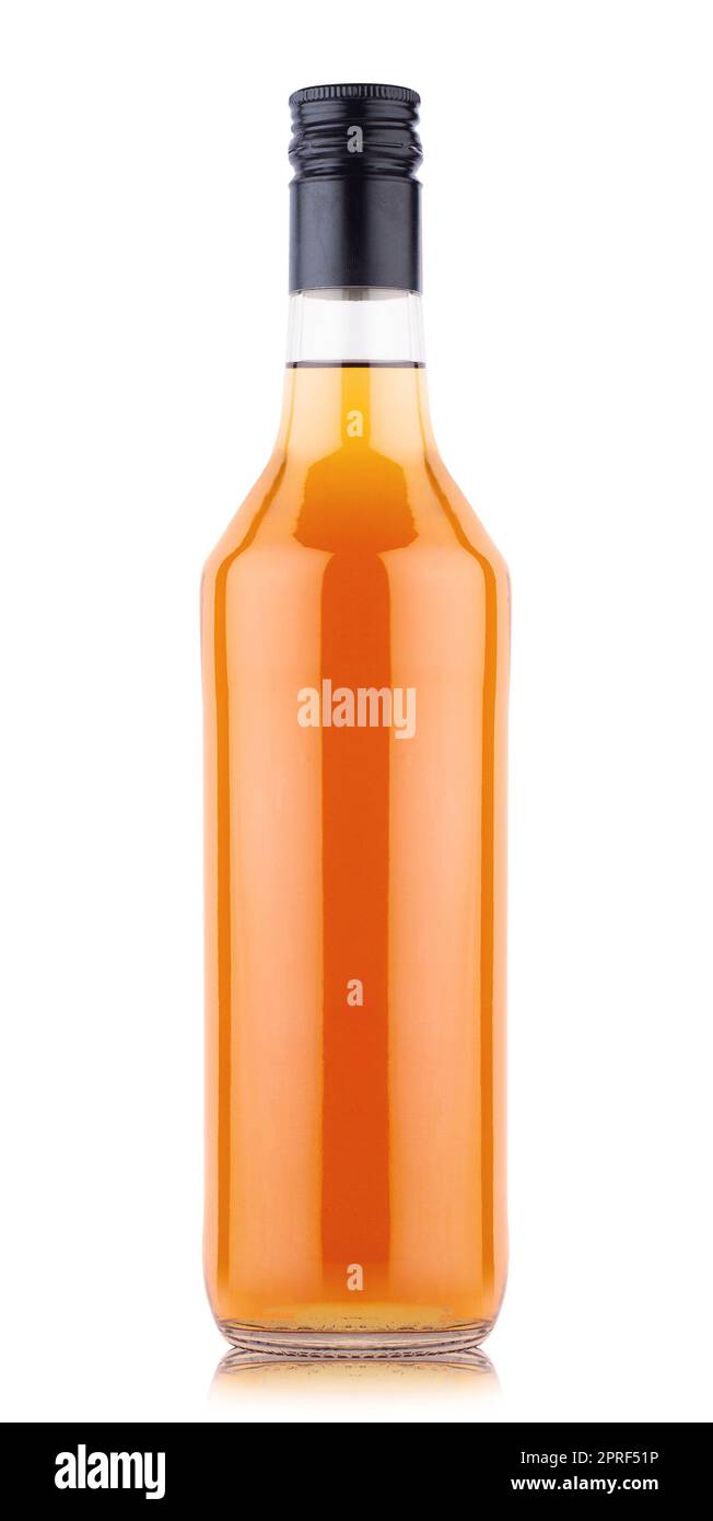 500-ml-Flasche mit Cognac Brandy ohne Etikett und schwarzem, auf weißem Hintergrund isoliertem Pilferverschluss Stockfoto