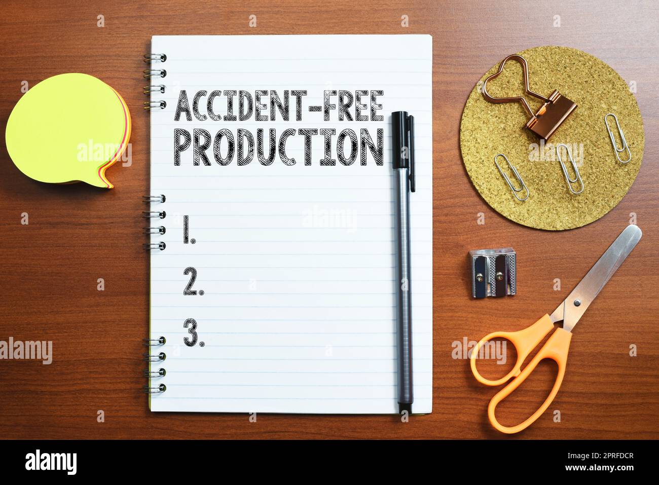 Inspiration mit Schild „Unfallfreie Produktion“. Produktivität von Geschäftsideen ohne verletzte Mitarbeiter, keine Vorfälle Stockfoto