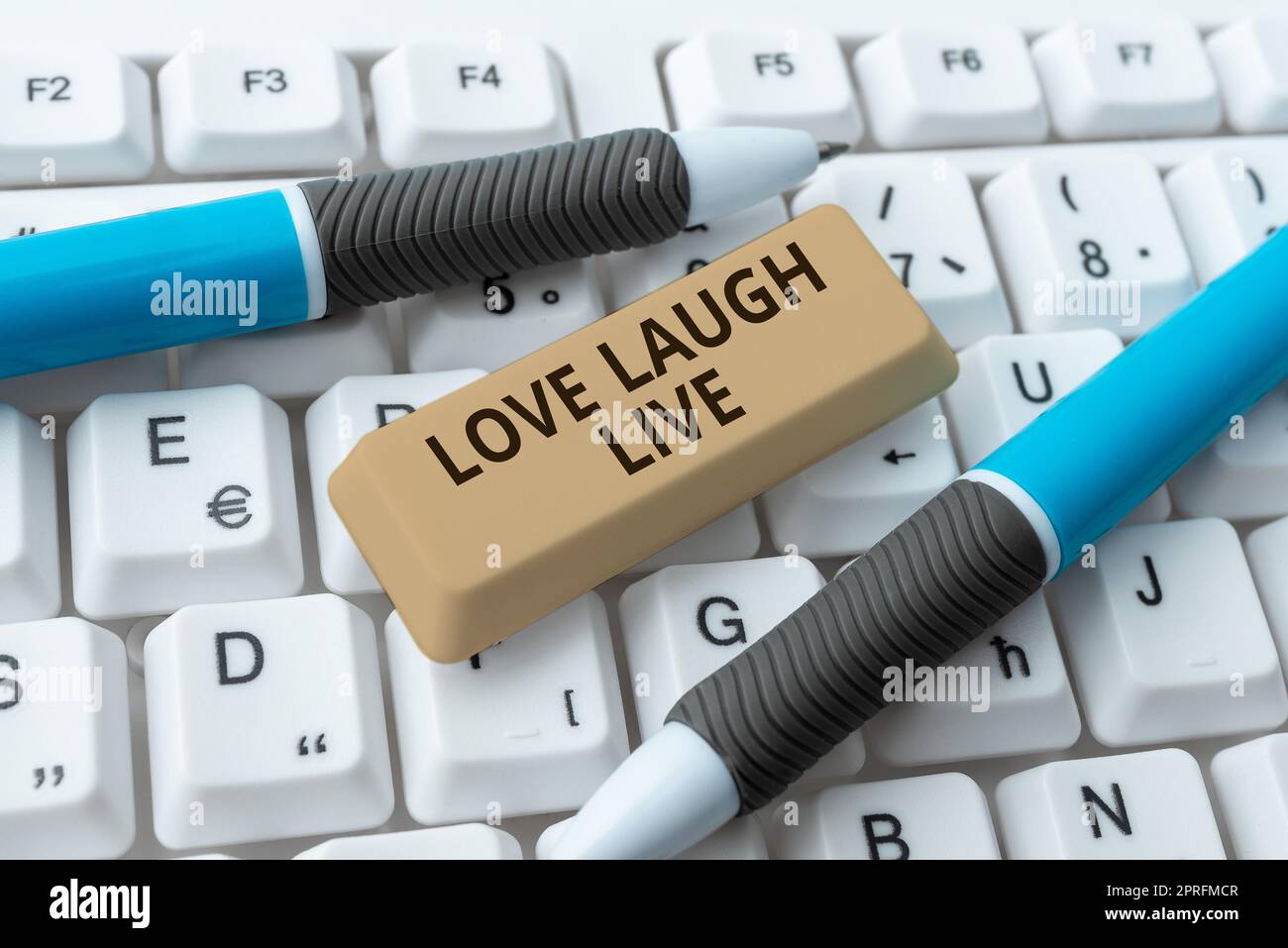 Handschrift Text Love Laugh Live. Konzeptfoto positiv inspirieren Genießen Sie Ihre Tage Lachen guter Humor -48579 Stockfoto