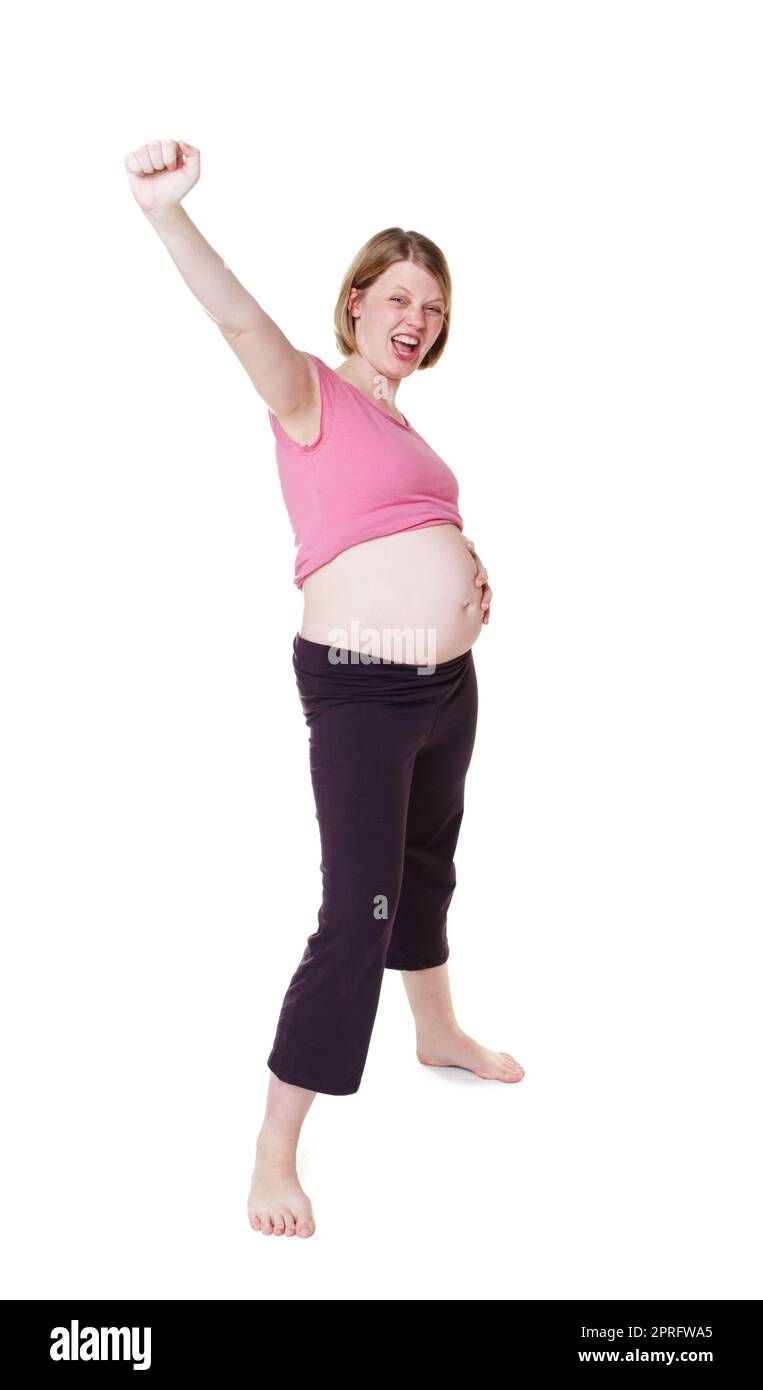 Erfolg, Motivation und Siegermentalität einer schwangeren Frau bei der Feier ihrer Schwangerschaftsankündigung. Begeisterung, Glück und Erfolg einer zukünftigen Mutter mit Energie, die sich gut in ihrem Körper fühlt Stockfoto