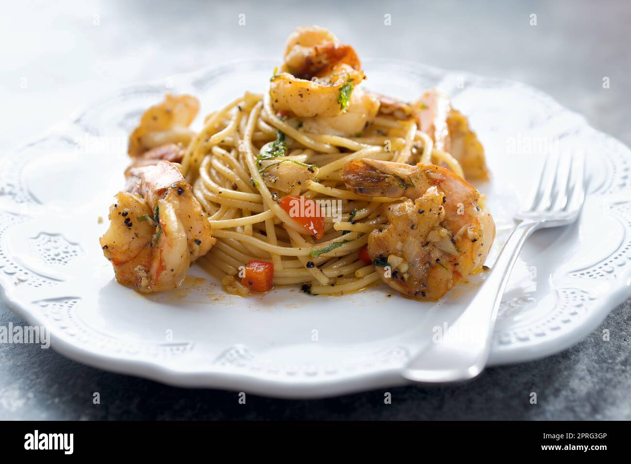 italienische scharfe Knoblauchgarnelen-Pasta Stockfoto