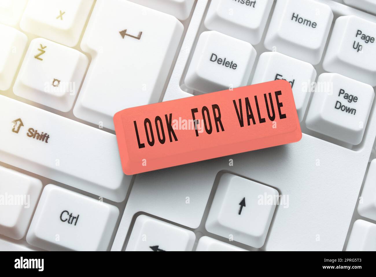 Handschriftentext Suchen Sie nach Wert. Geschäftsübersicht Suche nach wertvollen, geschäftsfähigen Investitionen Einnahmen Stockfoto