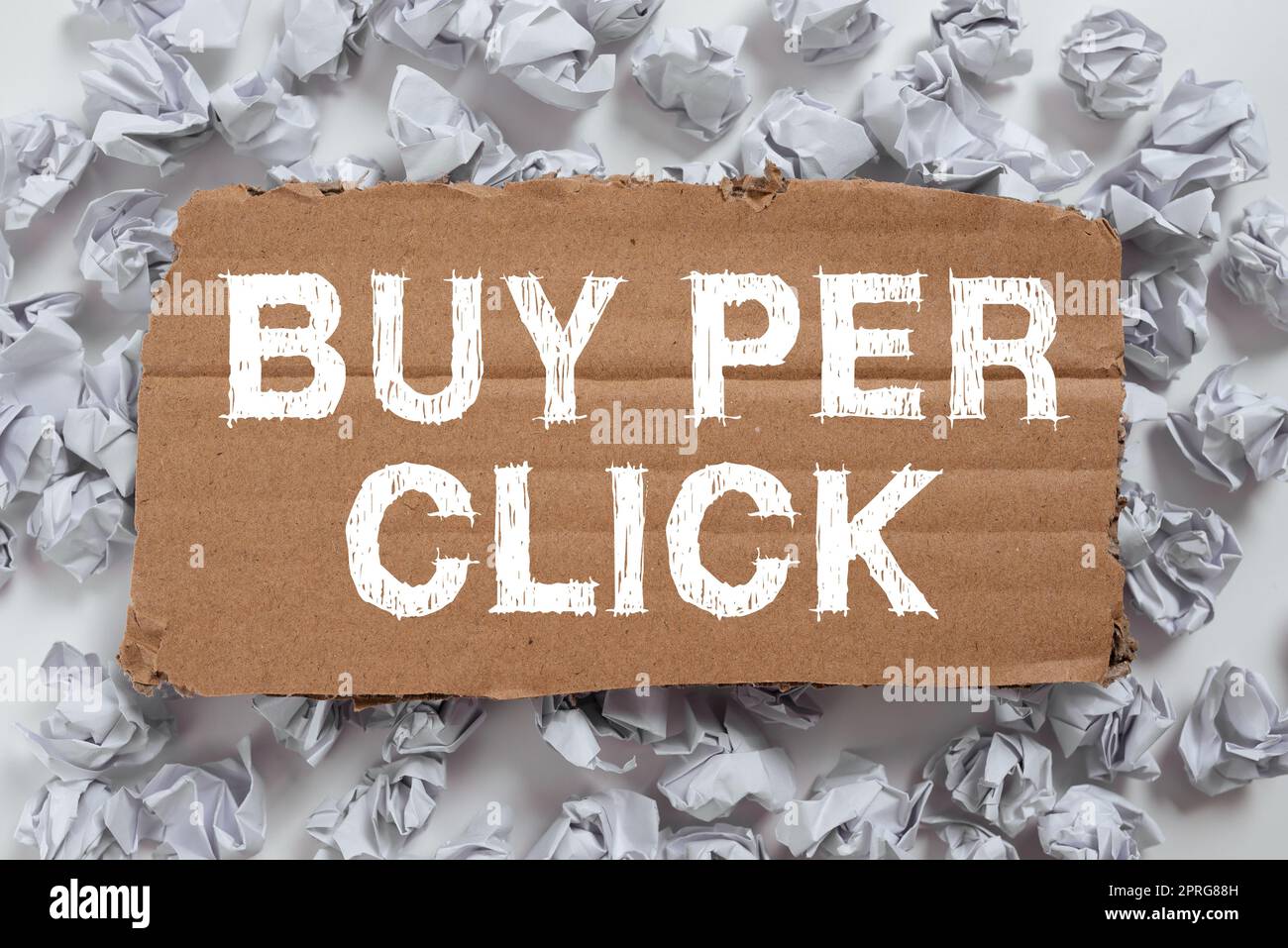 Inspiration mit dem Schild „Kaufen per Klick“. Geschäftsansatz Online-Einkauf E-Commerce mit modernen Technologien zum Einkaufen von Illustration Kollegen klatschen in die Hände im Büro und stimmen derselben Idee zu. Stockfoto