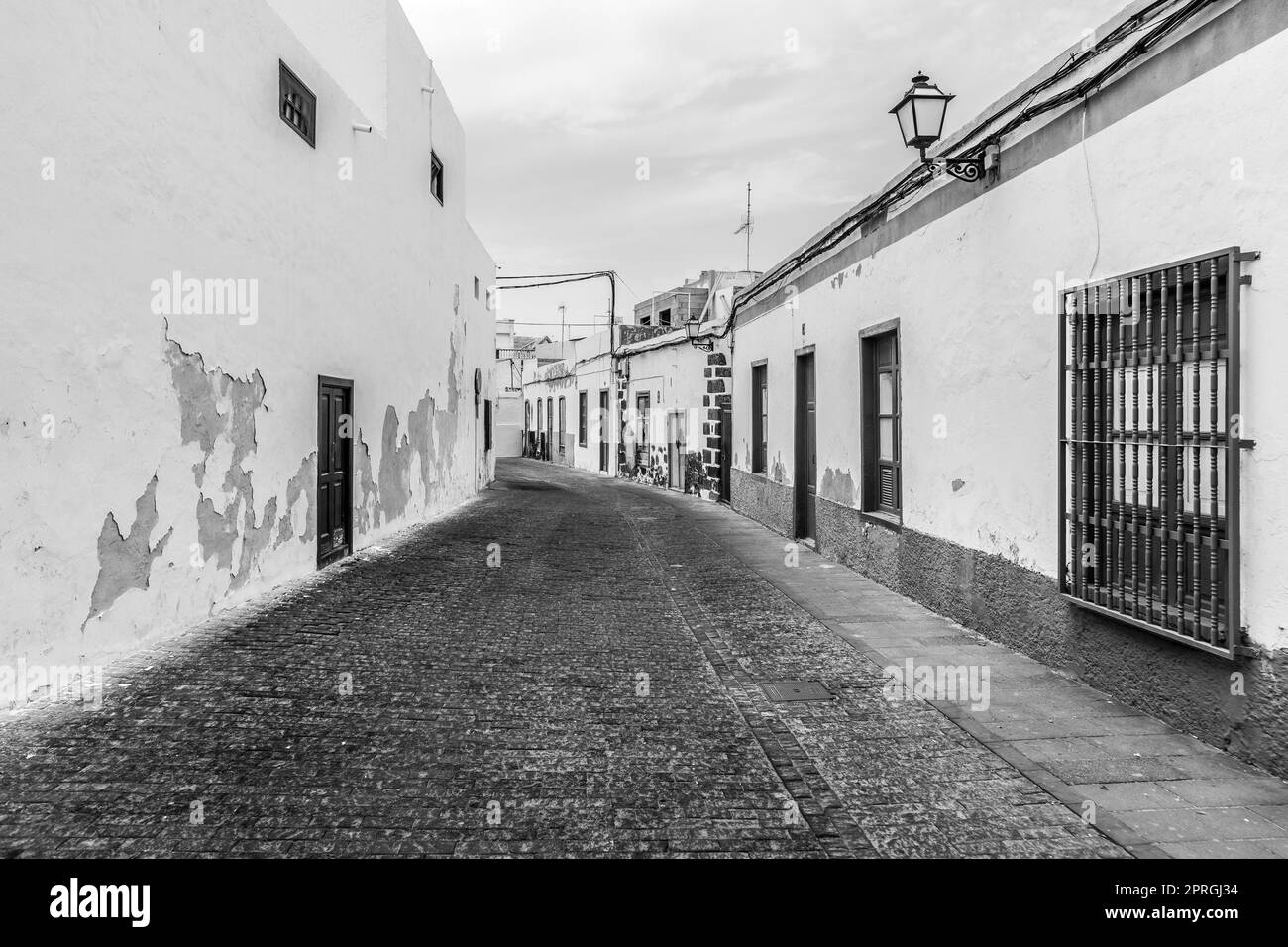 Alte Straßen des zentralen Teils der Stadt. Arrecife. Lanzarote. Kanarische Inseln. Spanien. Schwarz und Weiß. Stockfoto
