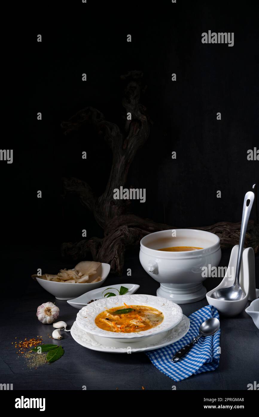 Pikante Austernsuppe mit Hühnerfleisch Stockfoto