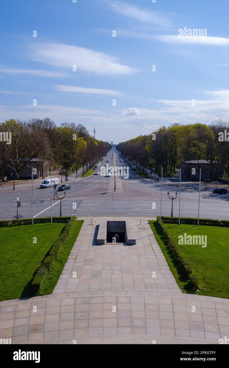 Berlin 19. April 2023 Panoramablick auf die Bundesstraße, die