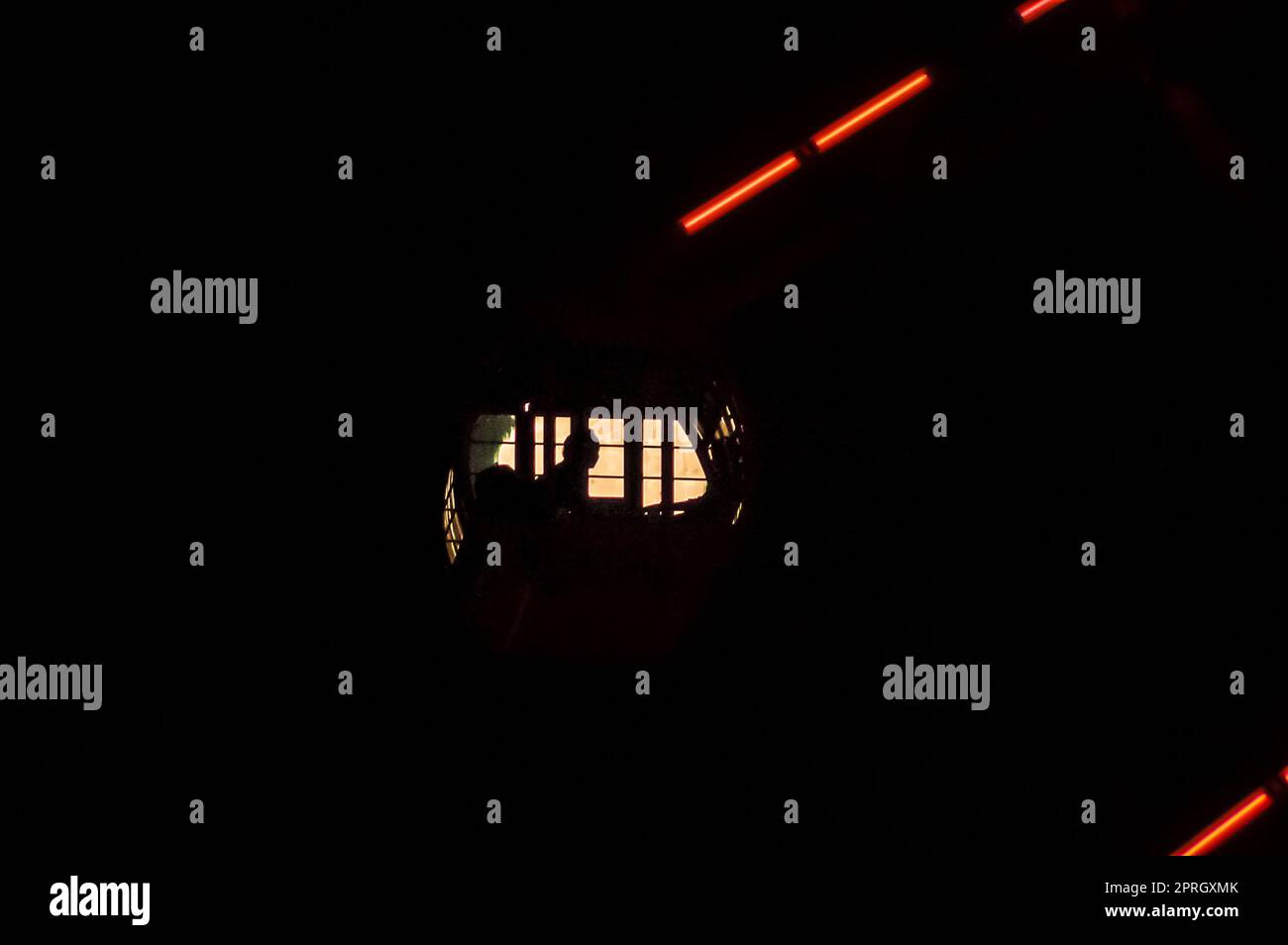 Silhouette für Vollmond und Cosmo-Uhr (Yokohama) Stockfoto