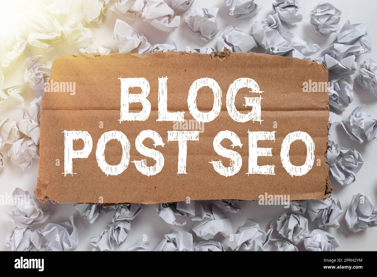 Textüberschrift für Blog Post Seo. Das Wort zur Suchmaschinenoptimierung wurde auf Bloggen in sozialen Netzwerken angewendet Illustration Kollegen klatschen in Office und stimmen derselben Idee zu. Stockfoto