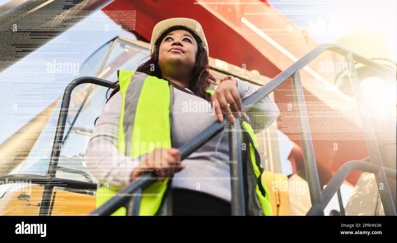 Ingenieur, schwarze Frau und Logistikmanagerin mit Sicherheitsweste und Schutzhelm auf dem Traktor auf der Werft oder auf der Baustelle. Weiblich Stockfoto